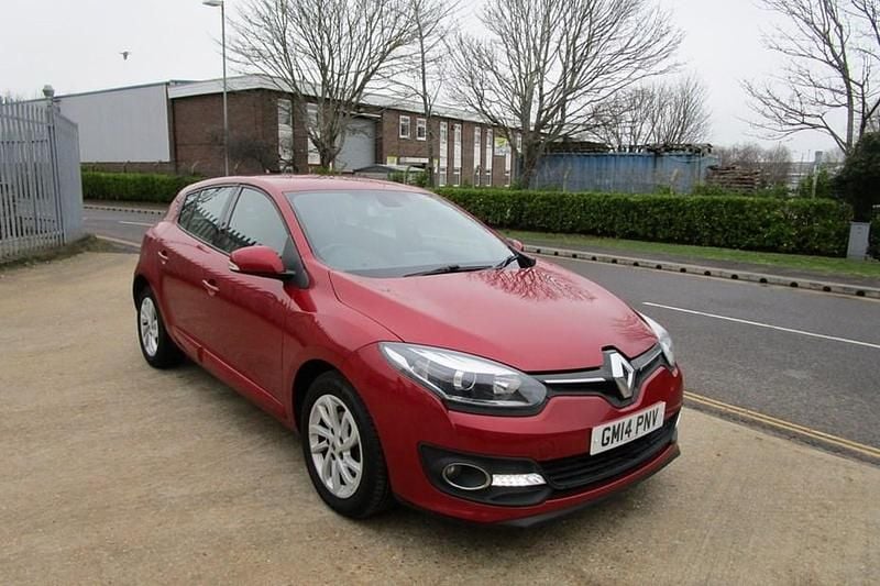 Used Renault Mégane III Dynamique 130 HP (95 kW) 2014 Red Hatchback