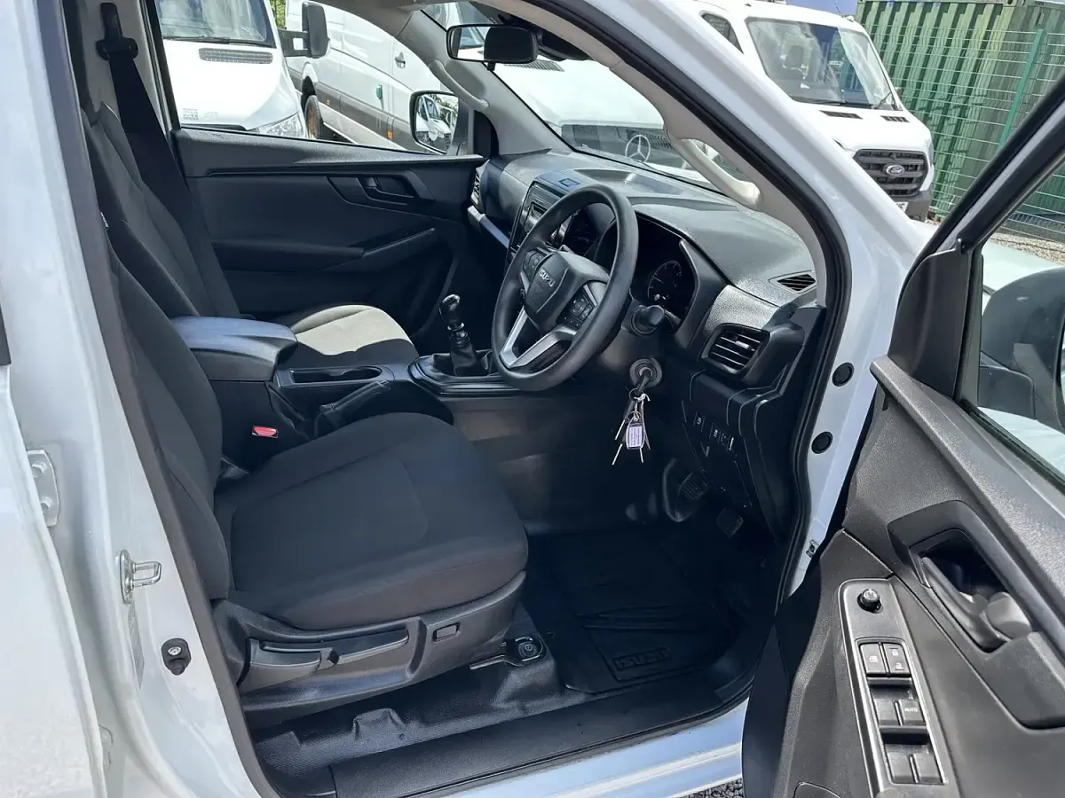 Used Isuzu D-Max 164 HP (120 kW) 2024 White Pickup