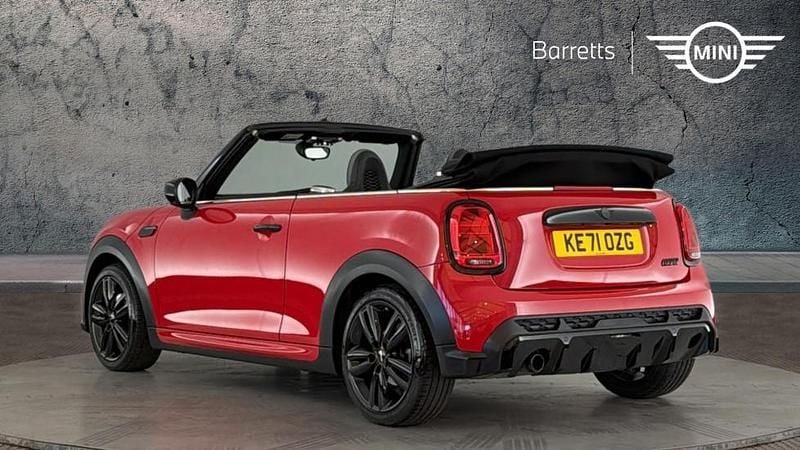 Usado Mini Cooper Sport 134 HP (98 kW) 2021 Vermelho Citadino