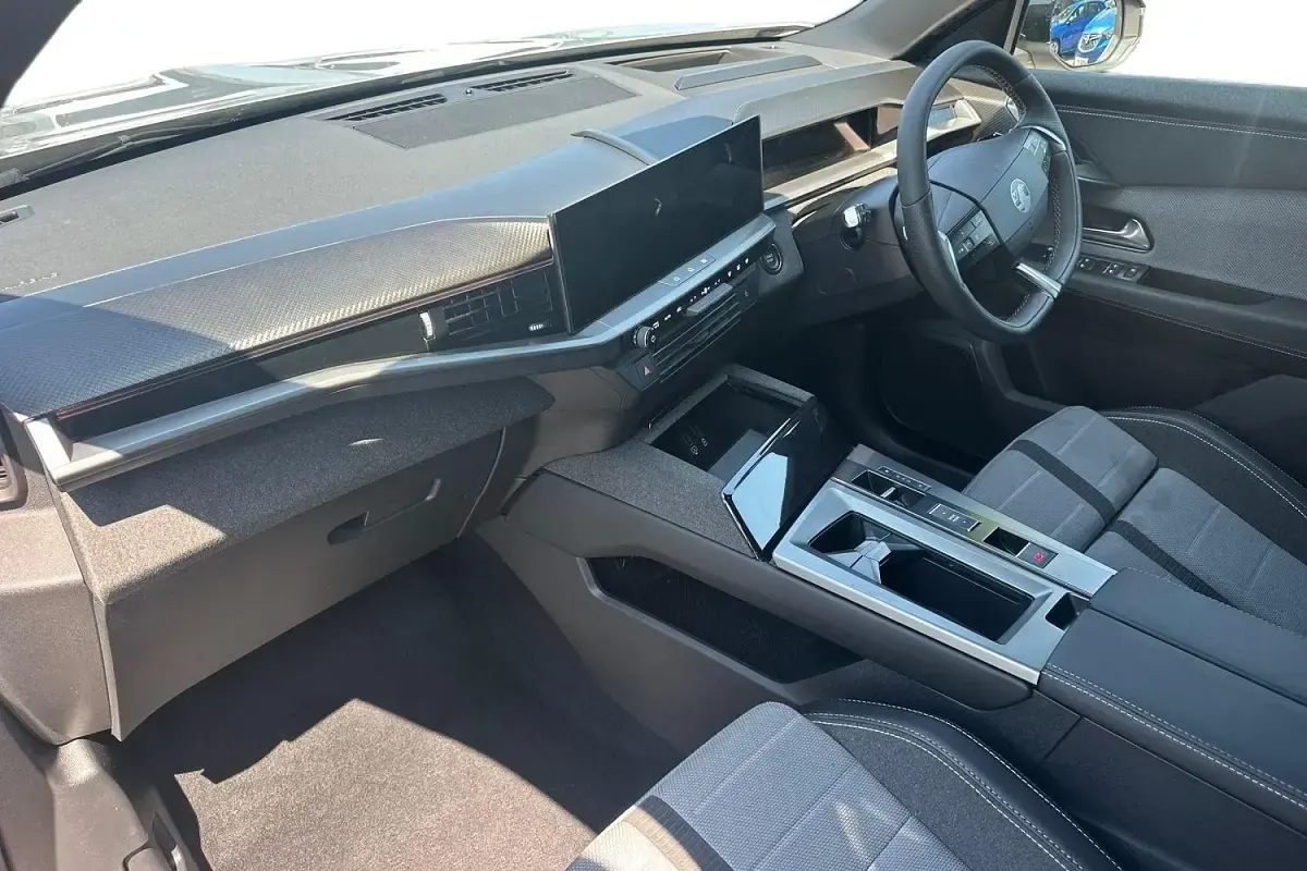 Used Vauxhall Grandland X Ultimate 136 HP (100 kW) 2025 Silver SUV