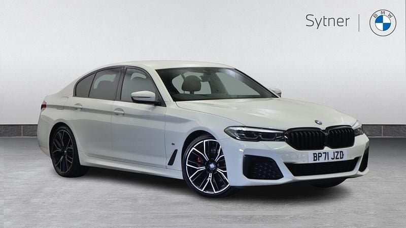White Used 2022 BMW 520 M Sport | £27,000 (Good price) - Image 1/4