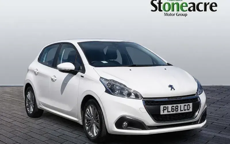 Used Peugeot 208 Signature Sky 82 HP (60 kW) 2019 Hatchback
