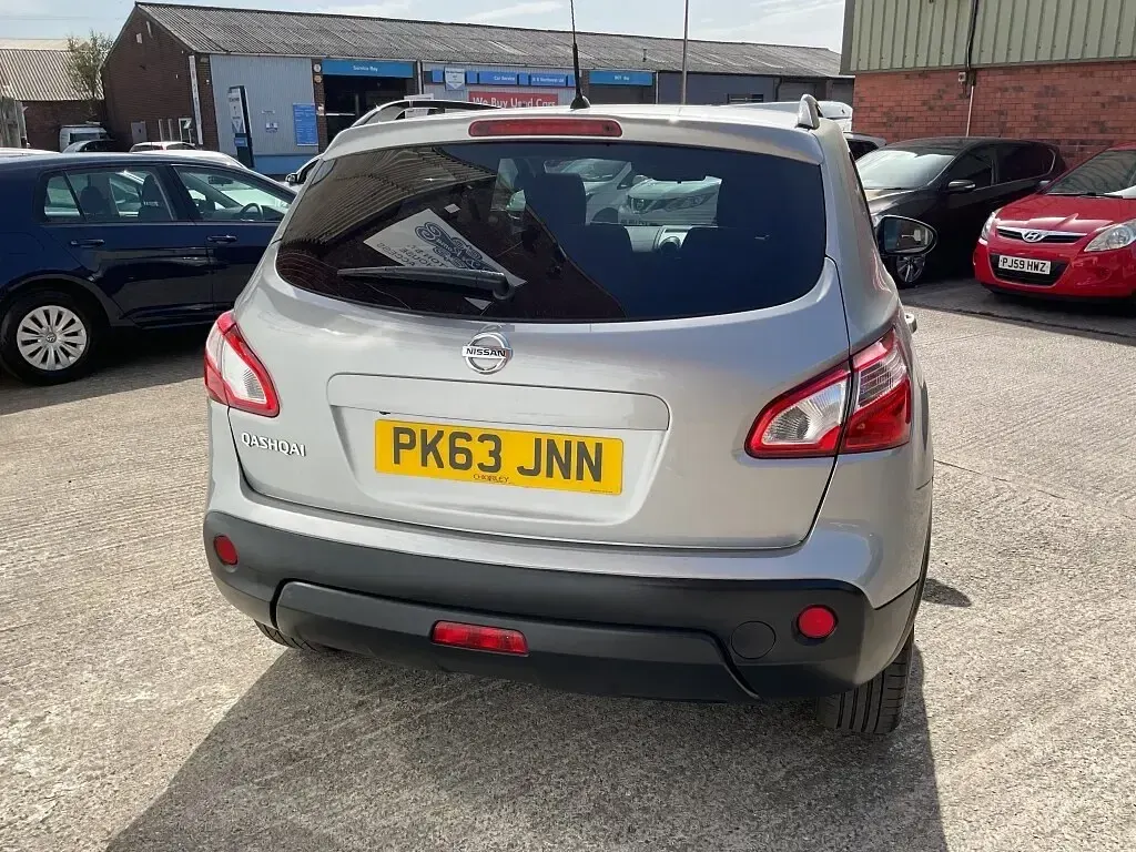 Used Nissan Qashqai 360º 117 HP (86 kW) 2013 Silver SUV