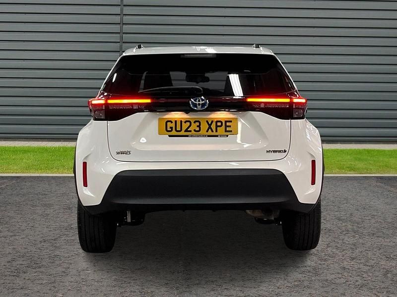 Used Toyota Yaris Design 116 HP (85 kW) 2023 Pure white Hatchback