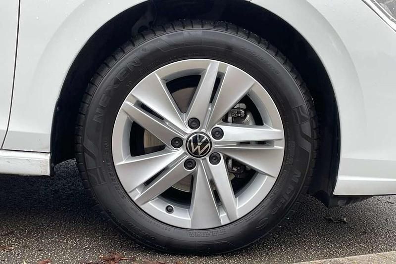 Used VW Golf VIII Life 115 HP (84 kW) 2024 White Hatchback