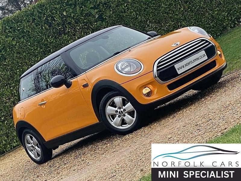 Used Mini Cooper Hatch 136 HP (100 kW) 2015 Volcanic orange Hatchback