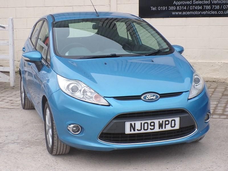 Usado Ford Fiesta Zetec 82 HP (60 kW) 2009 Azul Citadino