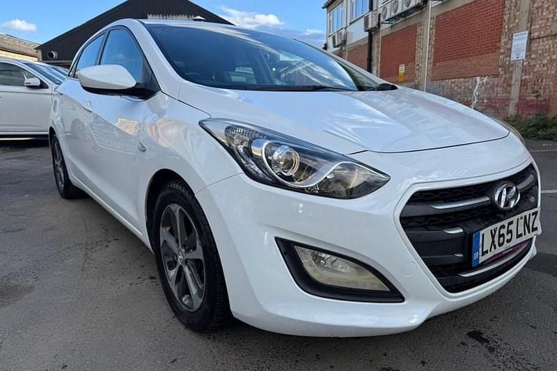 White Used 2015 Hyundai i30 SE Hatchback | £5,499 (Fair price) - Image 1/1