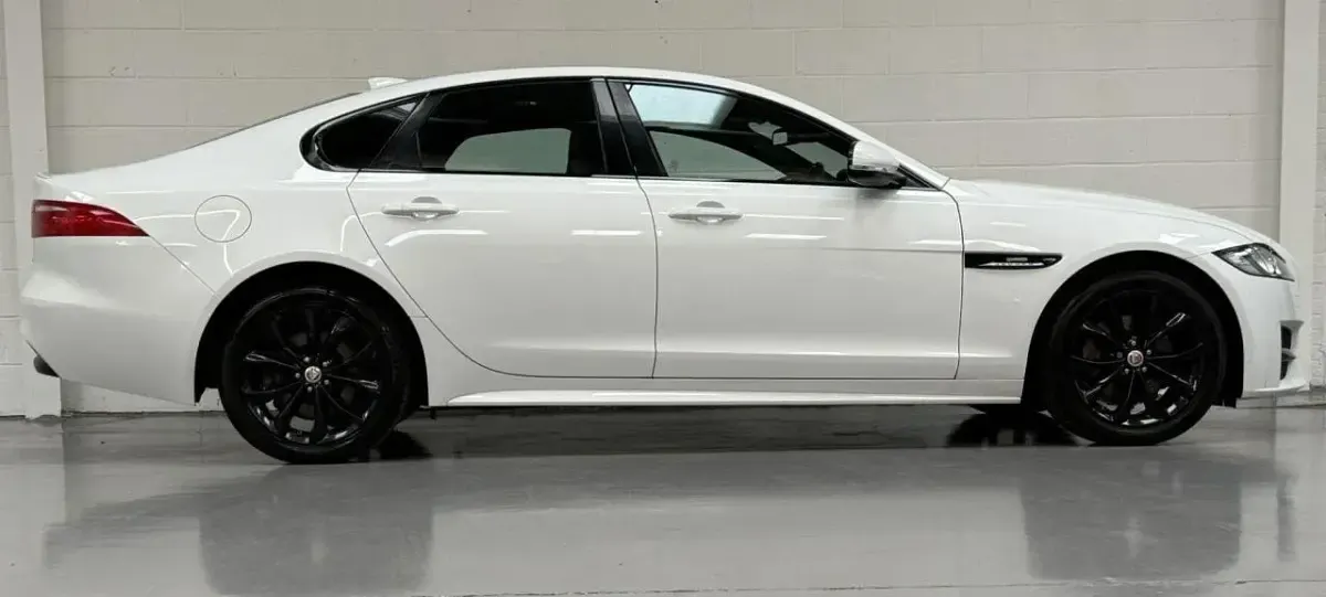 Used Jaguar XF R-Sport 180 HP (132 kW) 2018 White Sedan