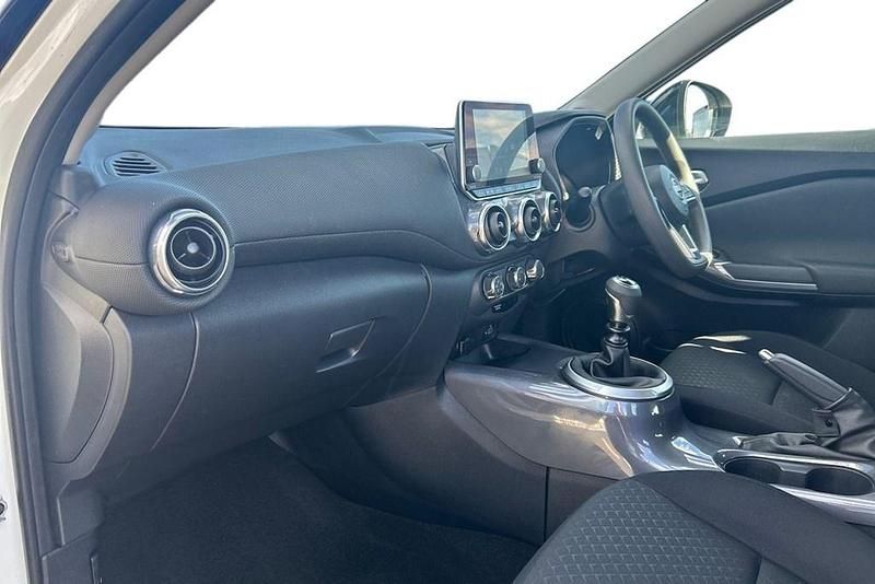 Used Nissan Juke Acenta 117 HP (86 kW) 2023 White SUV