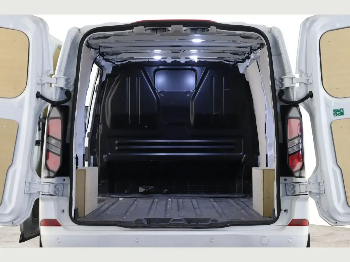 Used Ford Transit Custom Limited 136 HP (100 kW) 2025 White Van