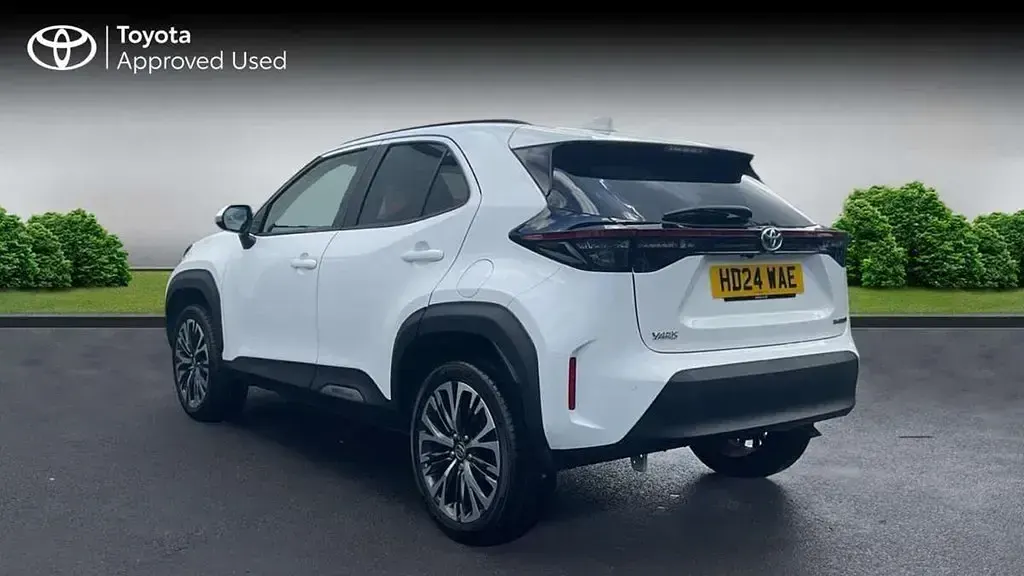 Used Toyota Yaris Cross 113 HP (83 kW) 2024 White SUV