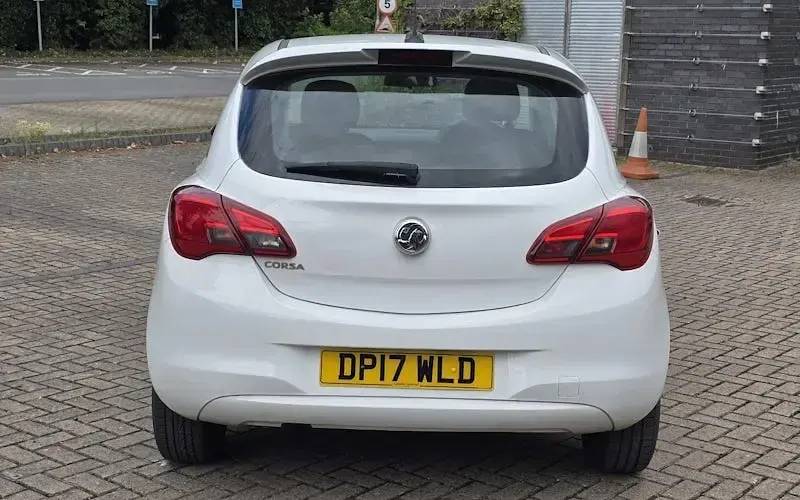 Used Vauxhall Corsa Design Edition 75 HP (55 kW) 2017 White Hatchback