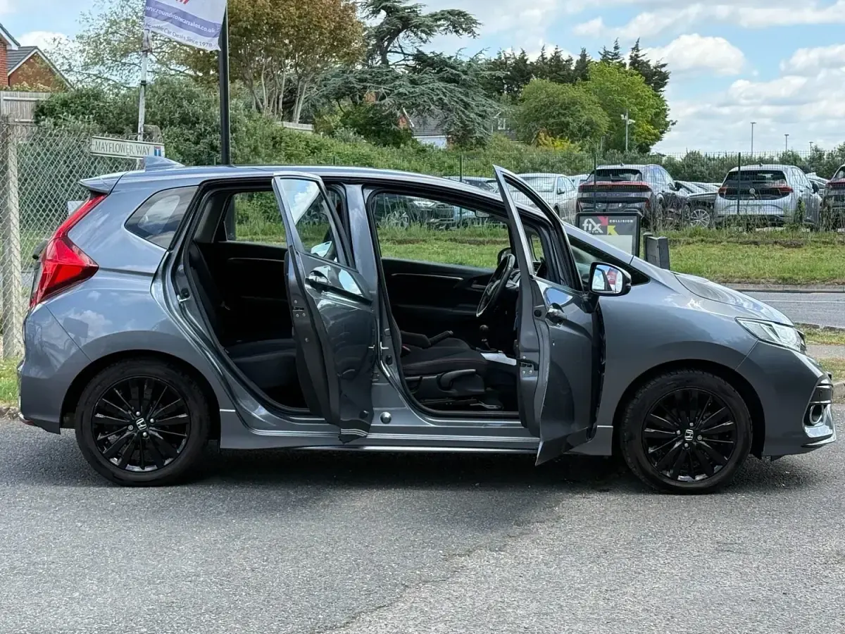 Used Honda Jazz Sport 130 HP (95 kW) 2018 Grey Hatchback