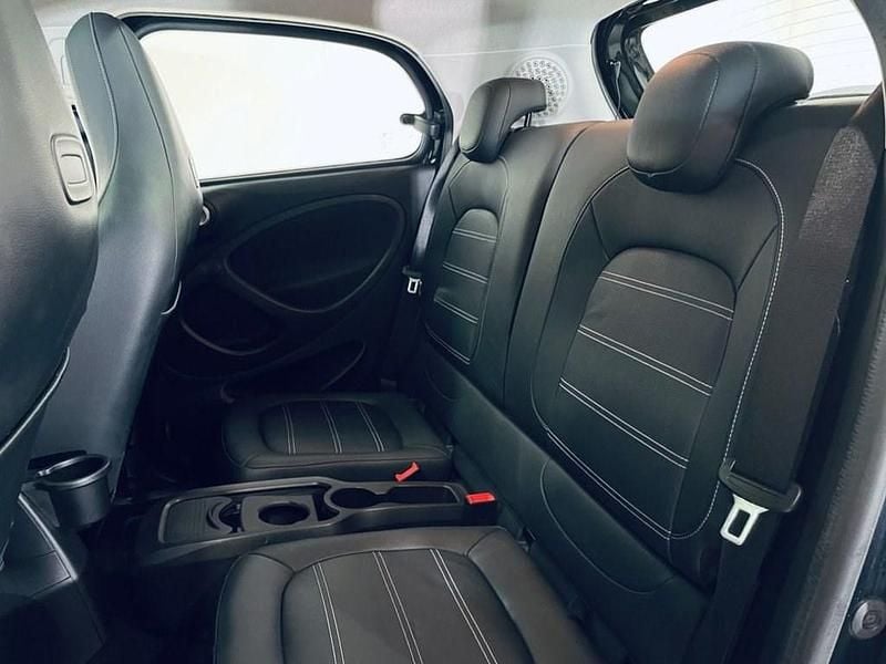 Used Smart ForFour Electric Drive Premium 60 kW (82 HP) 2021 Black Hatchback