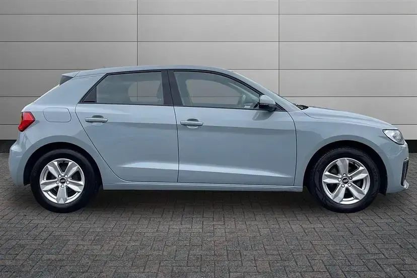 Begagnad Audi A1 Design 95 HK (69 kW) 2021 Grå Halvkombi