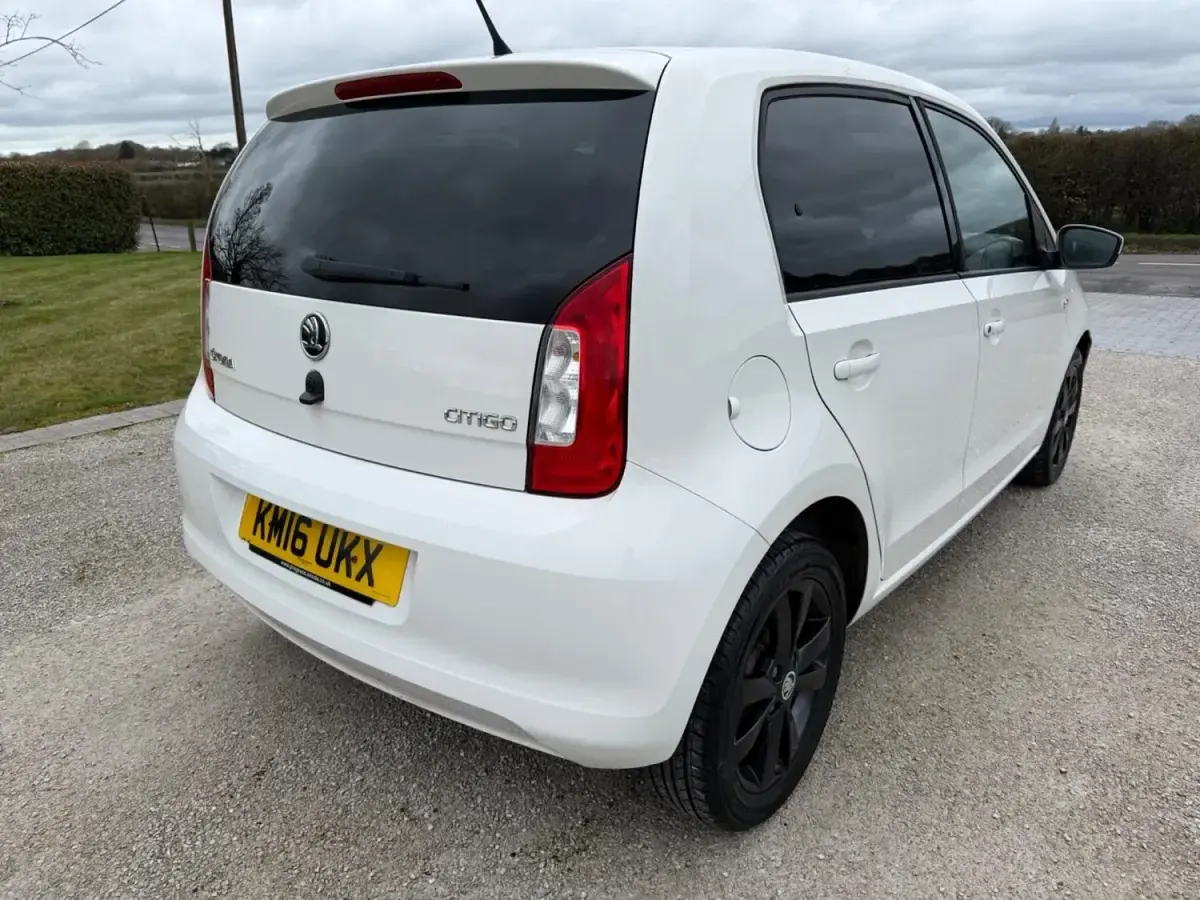 Gebraucht Skoda Citigo Colour Edition 75 PS (55 kW) 2015 Weiß Kleinwagen