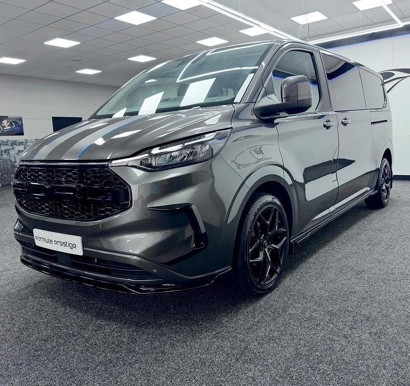 Used Ford Tourneo Titanium 170 HP (125 kW) 2025 Grey MPV