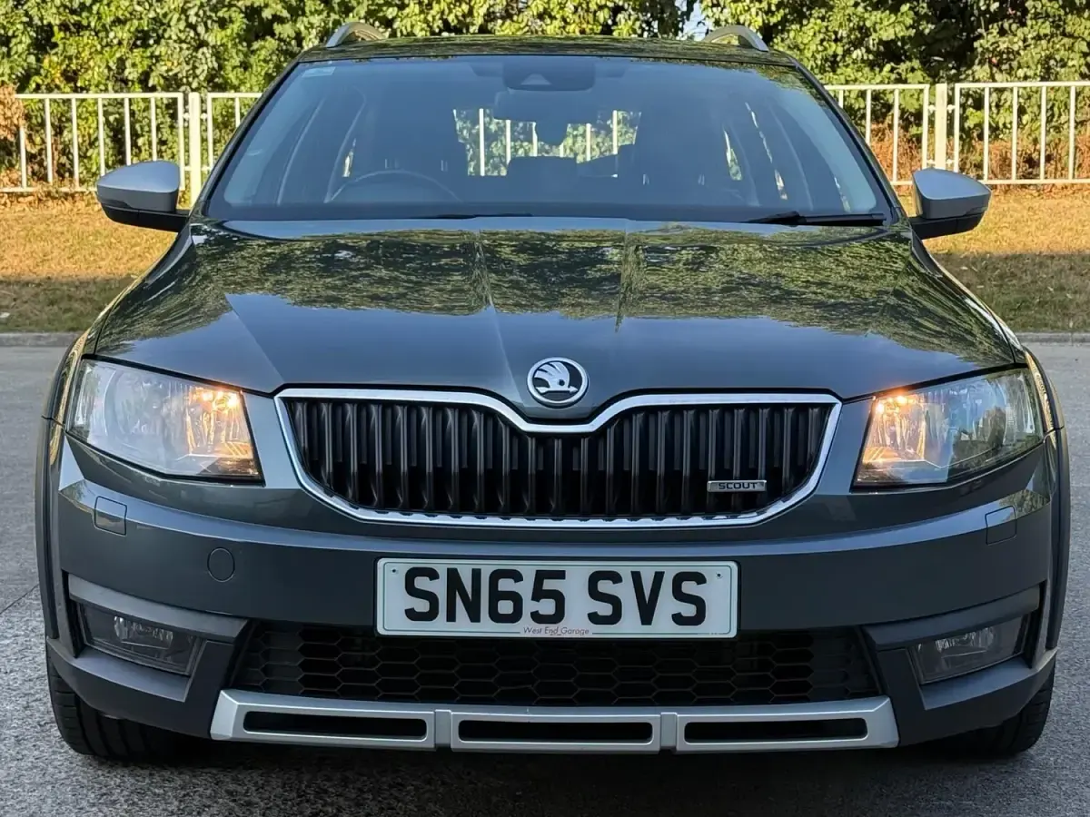 Used Skoda Octavia Scout 4x4 184 HP (135 kW) 2015 Grey Estate