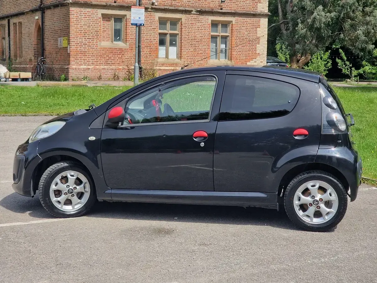 Used Citroën C1 68 HP (50 kW) 2013 Black Hatchback