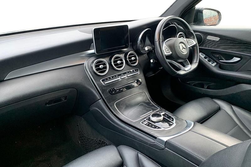 Used Mercedes GLC250 Active 211 HP (155 kW) 2019 Silver Estate