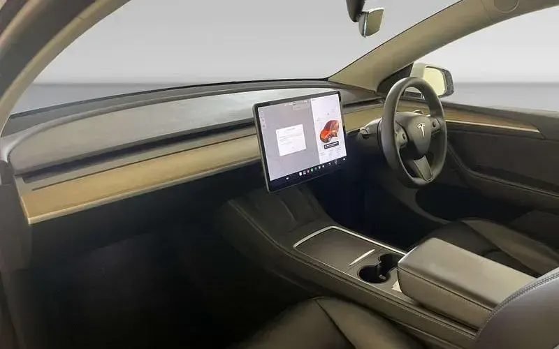 Used Tesla Model Y Standard Range 219 kW (299 HP) 2023 White SUV