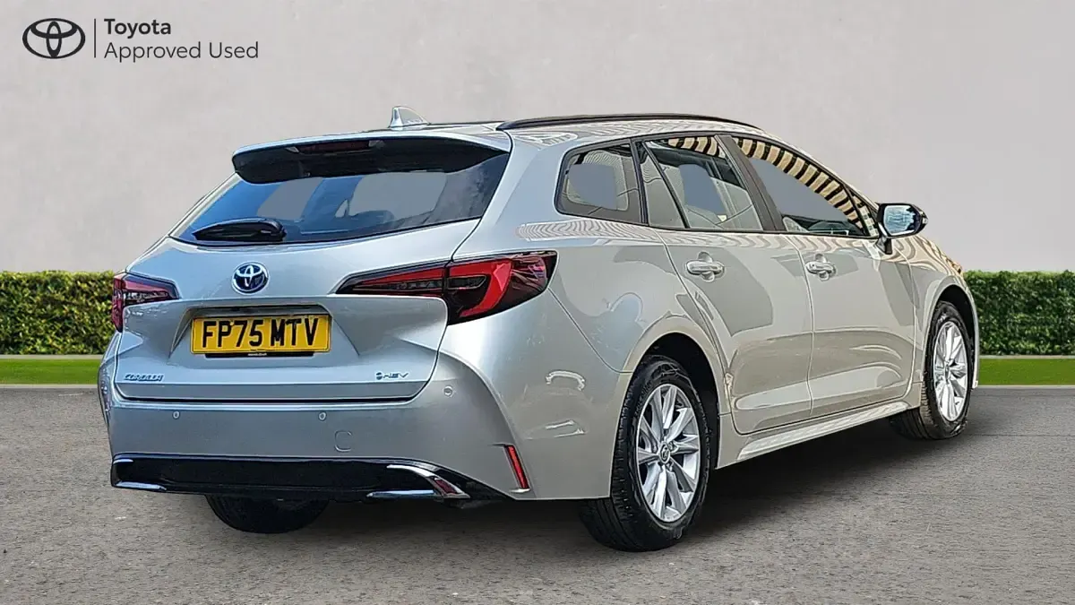 Used Toyota Corolla 140 HP (102 kW) 2025 Sterling silver Estate