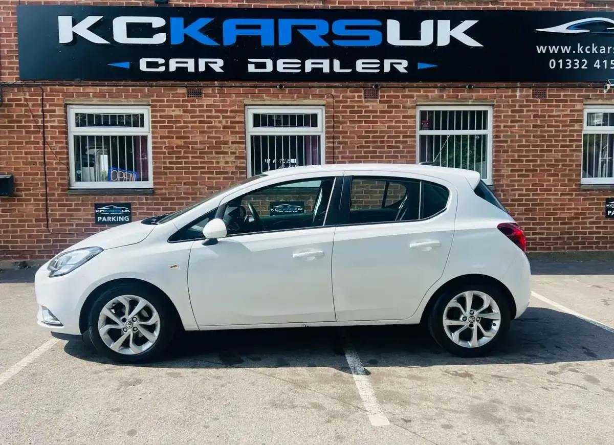 Used Vauxhall Corsa SRi 90 HP (66 kW) 2017 White Hatchback