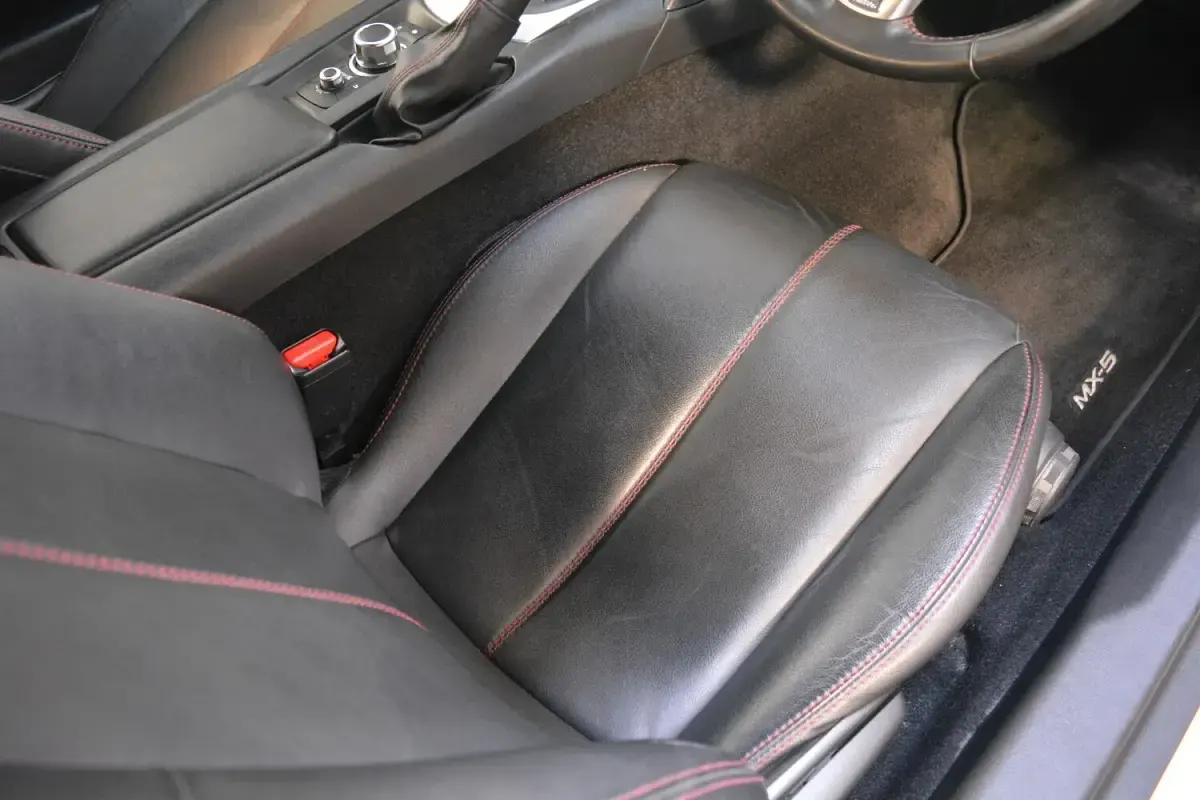 Used Mazda MX5 Inclusive 160 HP (117 kW) 2015 White Cabriolet