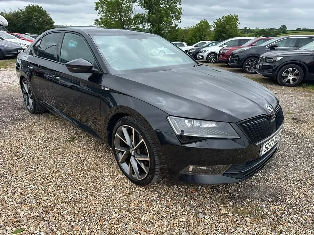 Usado Skoda Superb SportLine 220 HP (161 kW) 2017 Preto Citadino