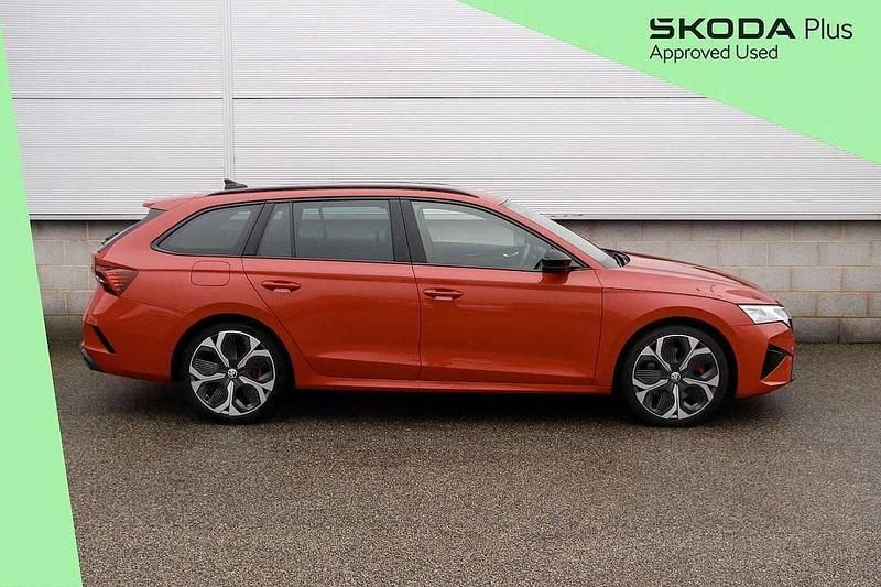 Used Skoda Octavia vRS 261 HP (191 kW) 2024 Velvet red metallic Estate