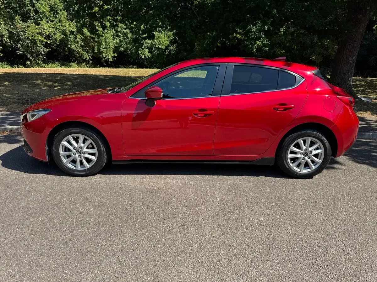 Used Mazda 3 121 HP (88 kW) 2015 Red Hatchback