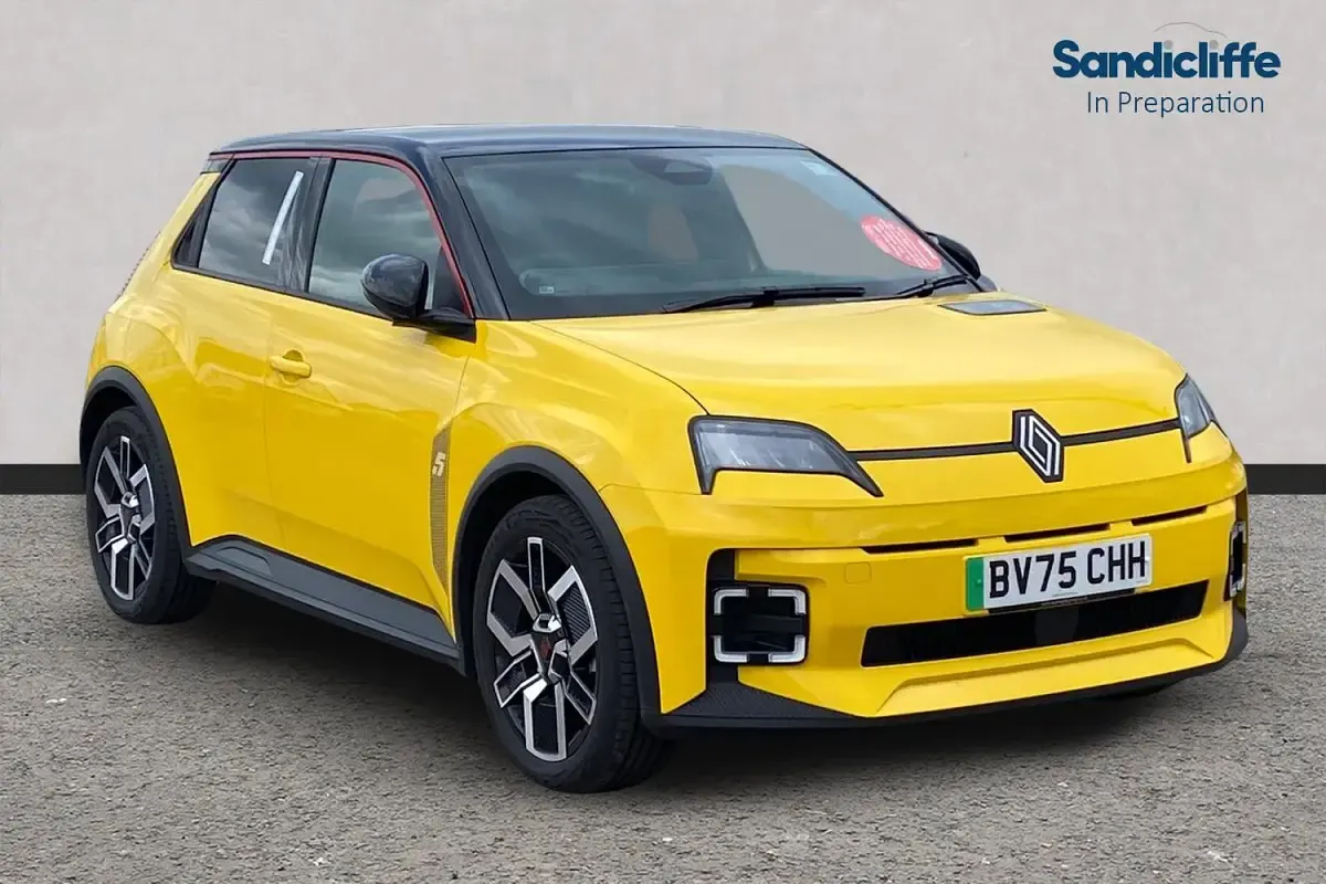 Used Renault R5 Komfort 110 kW (150 HP) 2025 Hatchback