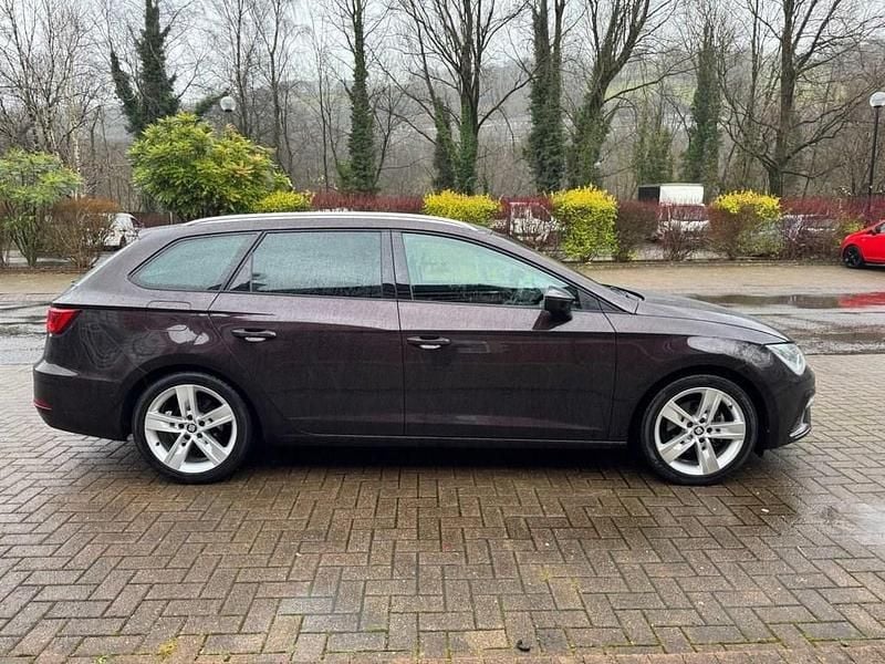 Used Seat Leon ST FR 150 HP (110 kW) 2018 Purple Estate