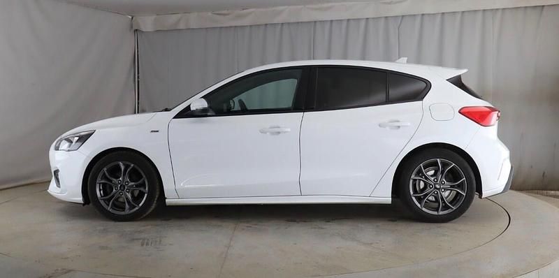Used Ford Focus ST-Line 125 HP (91 kW) 2019 White Hatchback