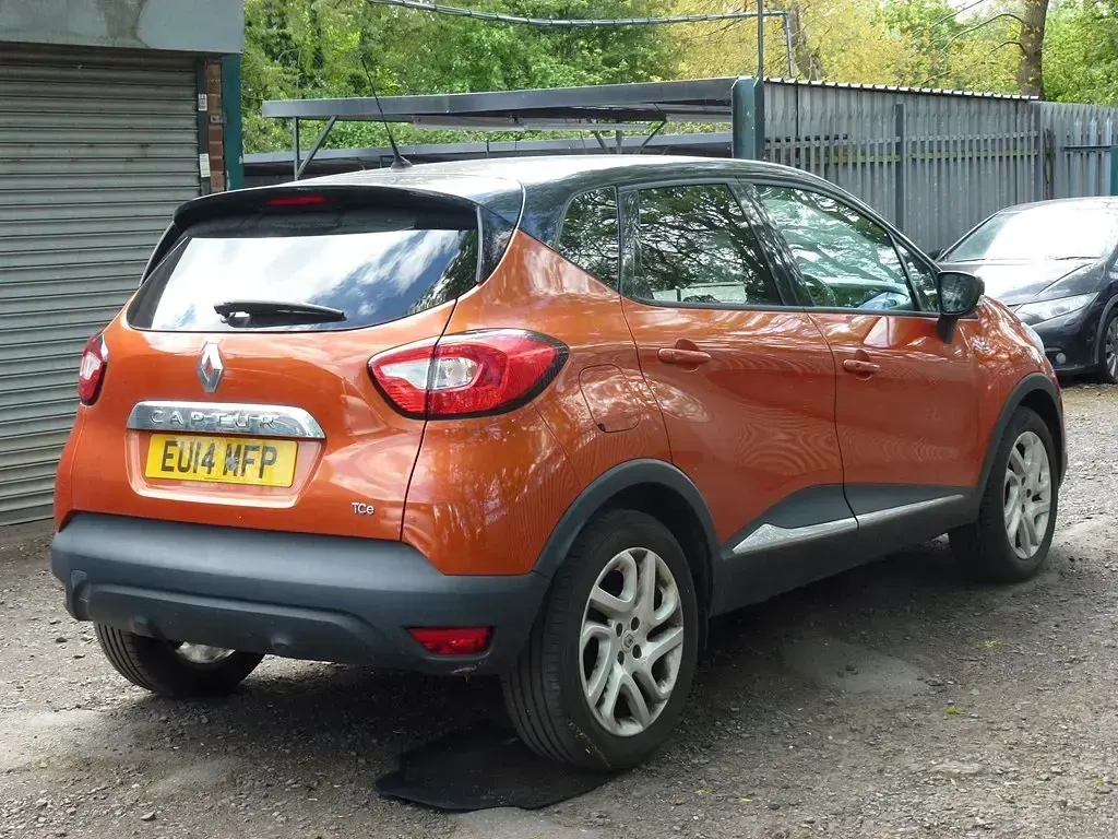 Second-hand Renault Captur Dynamique 90 CP (66 kW) 2014 Portocaliu SUV