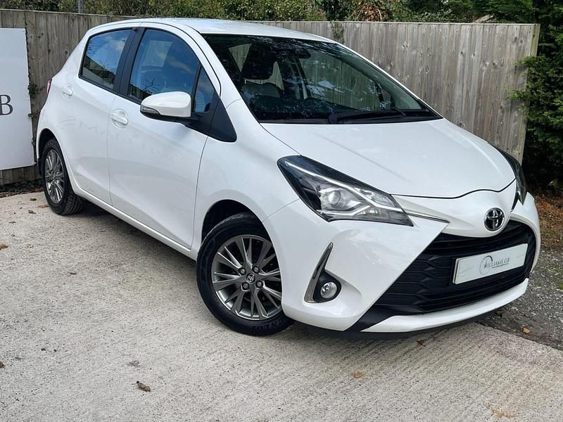 White Used 2018 Toyota Yaris Hatchback | £8,400 (Fair price) - Image 1/4
