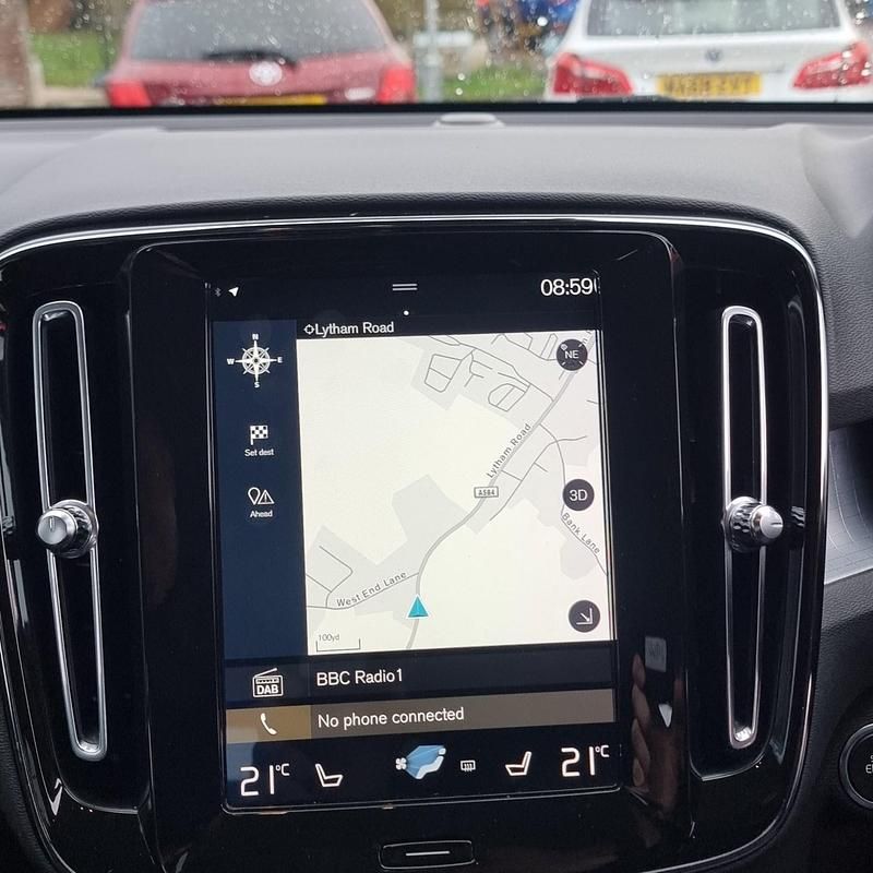 Used Volvo XC40 Momentum 190 HP (139 kW) 2018 Red SUV