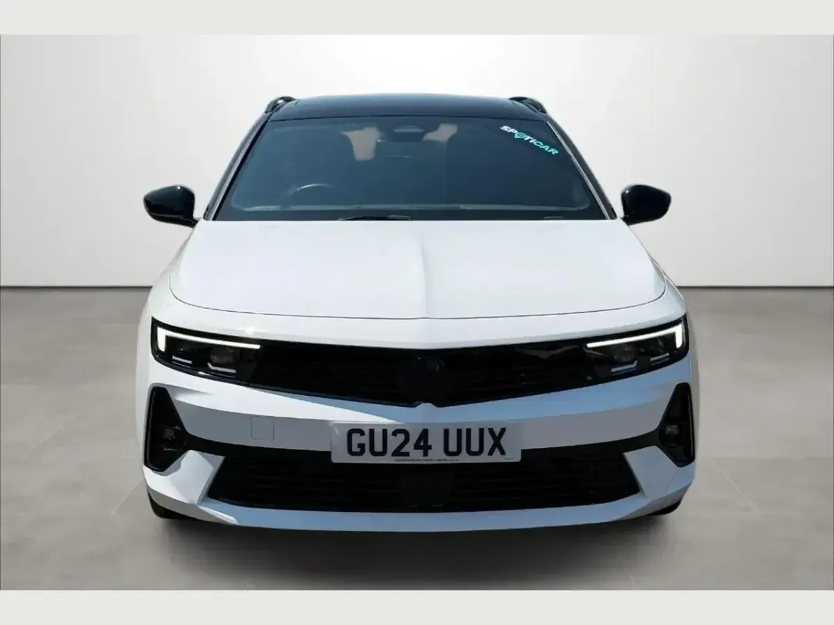 Used Vauxhall Astra Ultimate 128 HP (94 kW) 2024 White Estate