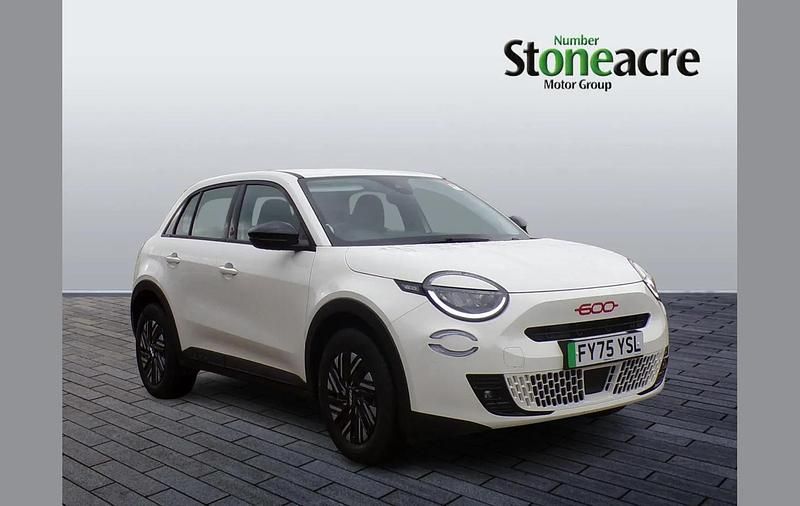 New Fiat 600 Red 114 kW (156 HP) 2025 White SUV