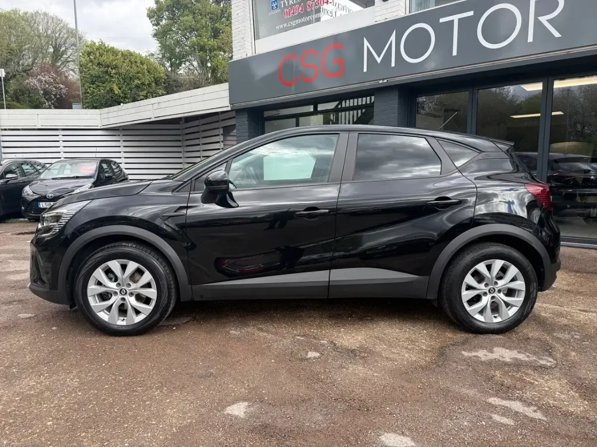 Used Renault Captur Iconic 143 HP (105 kW) 2022 Black SUV