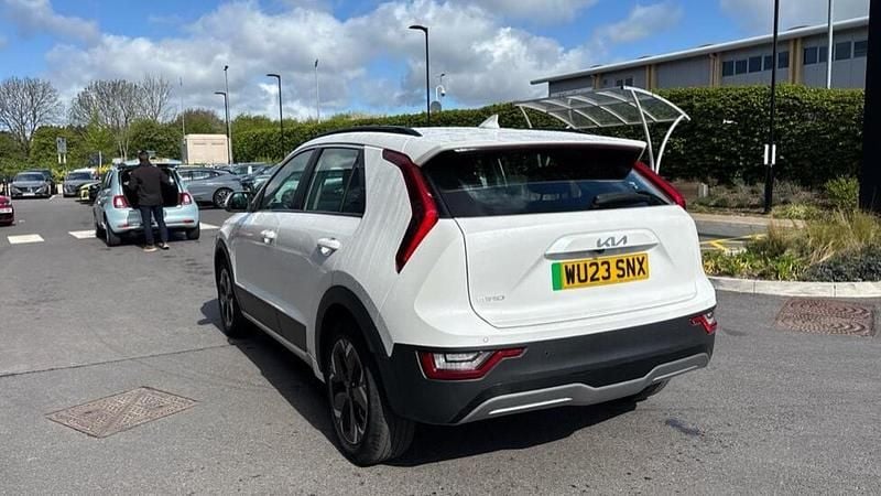 Used Kia e-Niro 147 kW (201 HP) 2023 White SUV