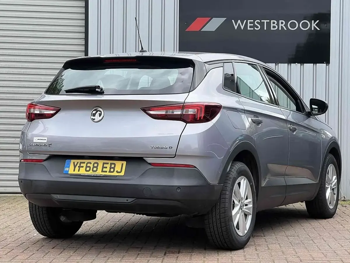 Used Vauxhall Grandland X S 130 HP (95 kW) 2018 Grey SUV