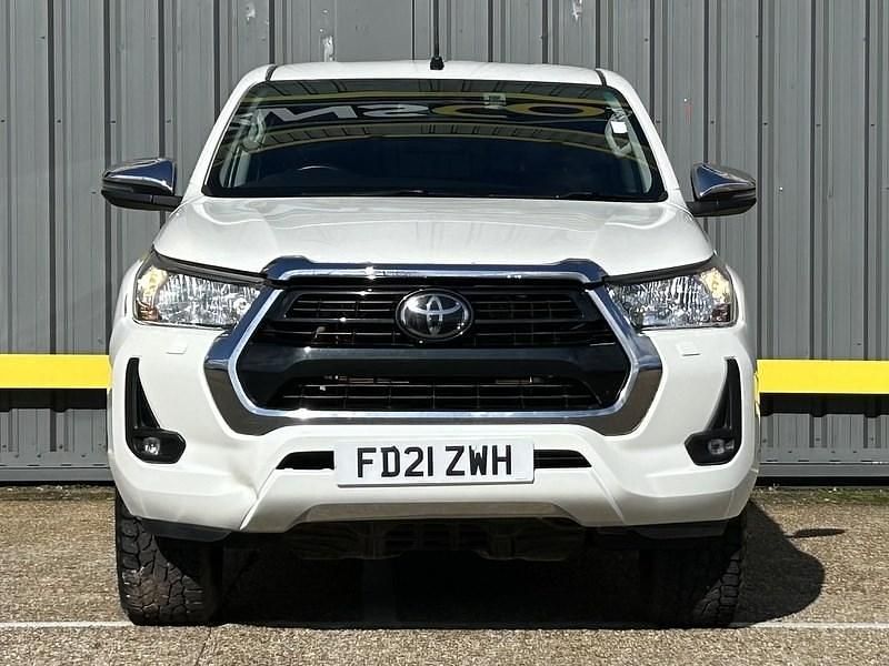 Used Toyota HiLux 150 HP (110 kW) 2021 White Pickup