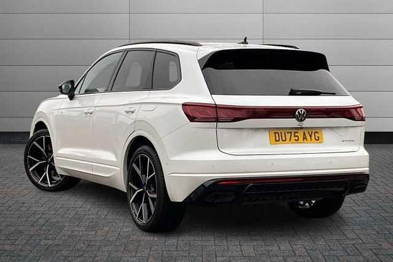New VW Touareg R 462 HP (339 kW) 2025 Oryx white SUV