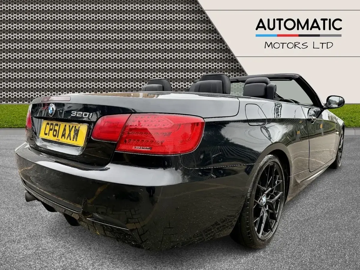 Begagnad BMW 320 Cabriolet Sport Line 2011 Svart Cab