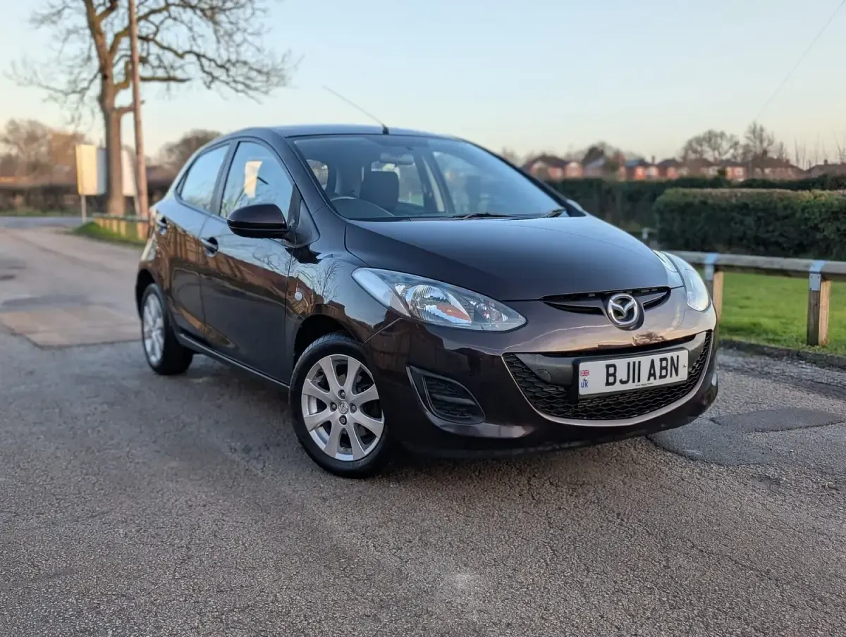 Used Mazda 2 102 HP (75 kW) 2011 Maroon Hatchback