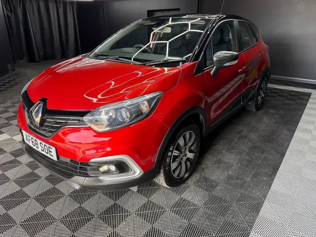Used Renault Captur Play 90 HP (66 kW) 2018 Red SUV