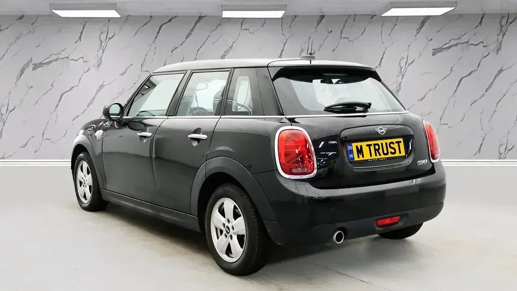 Used Mini Cooper Classic 136 HP (100 kW) 2019 Black Hatchback