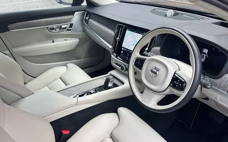 Second-hand Volvo V90 Ultimate 250 CP (183 kW) 2023 Break